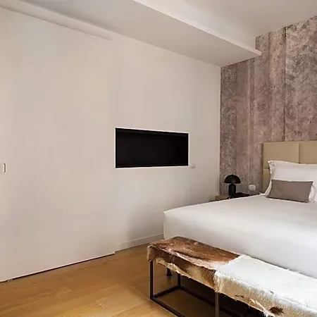 Hotel At 41 3*